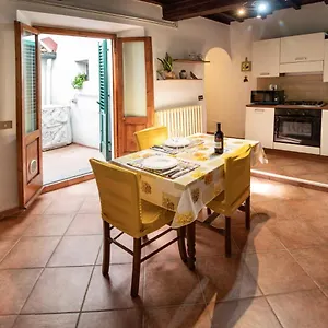 Virgilio's House + Internal Court Appartement